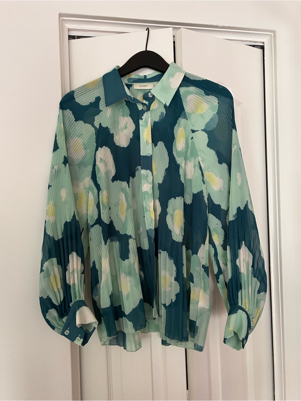 Flowy blouse, vibrant colors